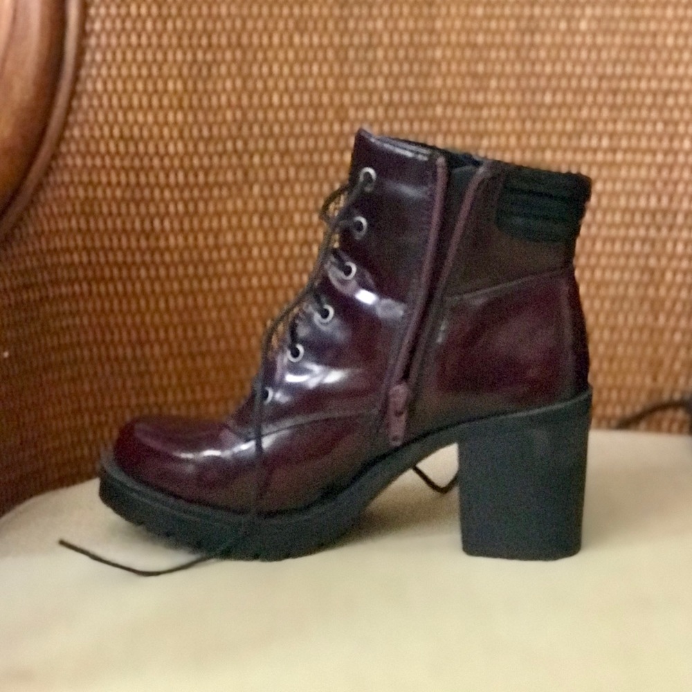 Boots - Picture 3 of 8
